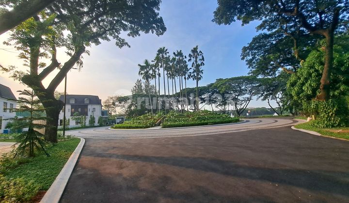 For Sale Luxury House with Lake View Cassa De Lago Lippo Cikarang 2