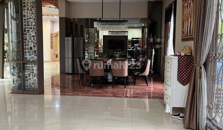 Rumah hoek mewah 2,5 lantai di taman palem lestari uk 650m2 2