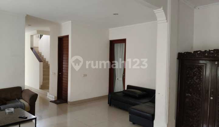 2 1/4 Story House in Premier Paviliun Kalideres 299M2 2