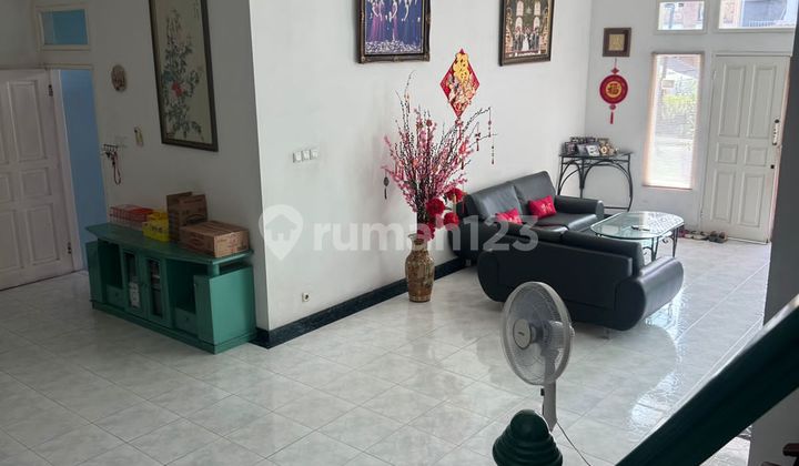 Rumah 2 Lantai Taman Palem Uk10x25m