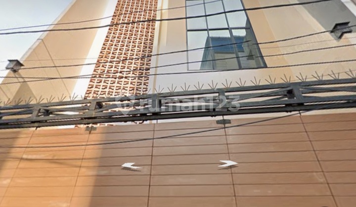 Rumah Ngantong 3.5 Lantai Tambora