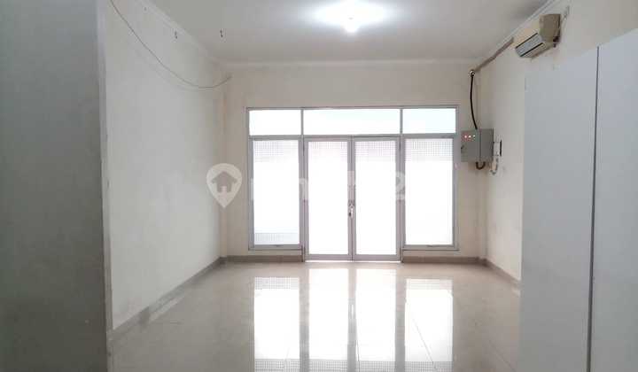 Ruko 3 Lantai Mutiara Taman Palem Parkir Luas