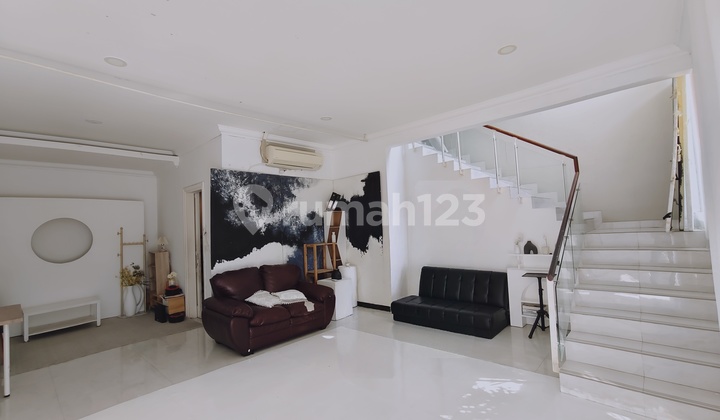 Rumah Hoek 2 Lantai Tamsur5 Uk.14x18m