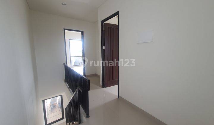 Rumah Hoek 2 Lantai Di Taman Palem  2