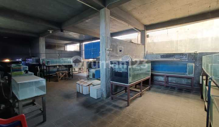 Residential and store buildings on Gajah Raya Street, Gayamsari, Semarang. 2