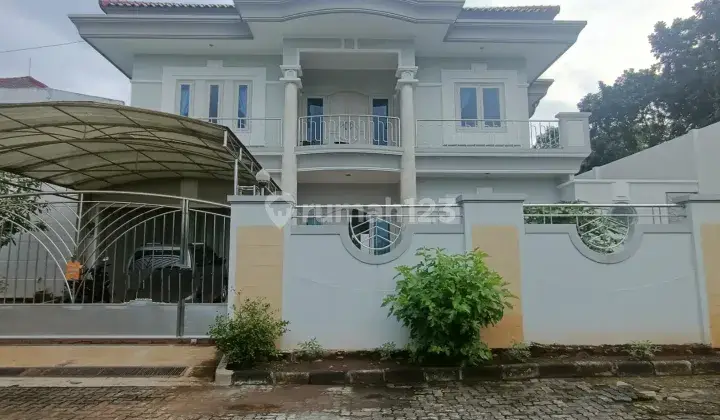 Rumah Mewah 2 Lantai Minimalis Dengan Halaman Luas di Srondol Bumi Indah, Tembalang, Semarang Selatan 1