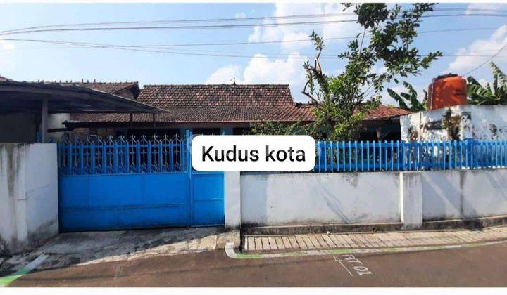 Rumah Bangunan Lama Dekat Jalan Raya Sosrokartono, Kudus 1