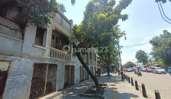 Rumah kuno jaman belanda di jalan merak kota lama, semarang utara 2