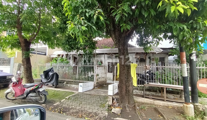 Old house for sale, land price in Mangga Raya, Sompok, South Semarang. 1