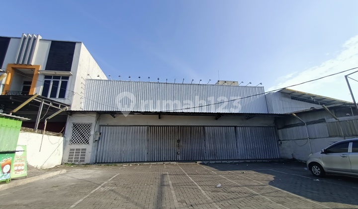 Floor Building on Brigjend Sudiarto, Pedurungan, East Semarang. 1