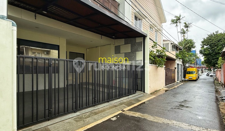 Rumah Baru Cantik Siap Huni di Jalan 2 Mobil