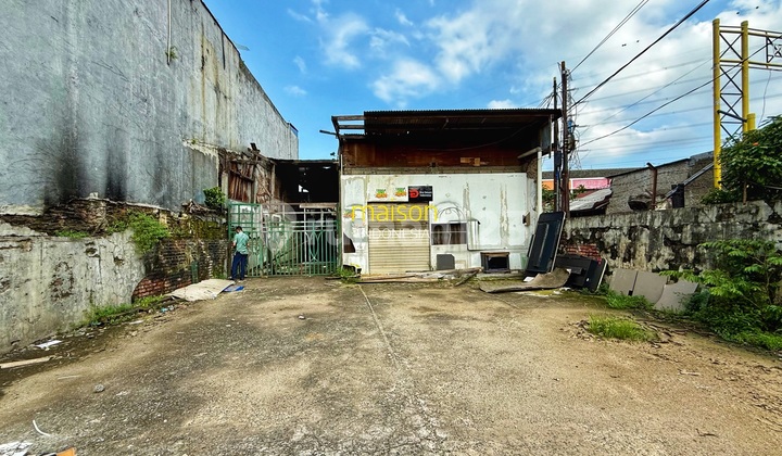 Land Warehouse on Pahlawan Revolusi Road, Pondok Bambu
