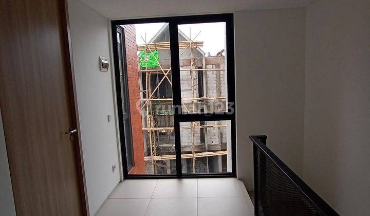 Rumah Murah Mewah 3 lantai di bintaro