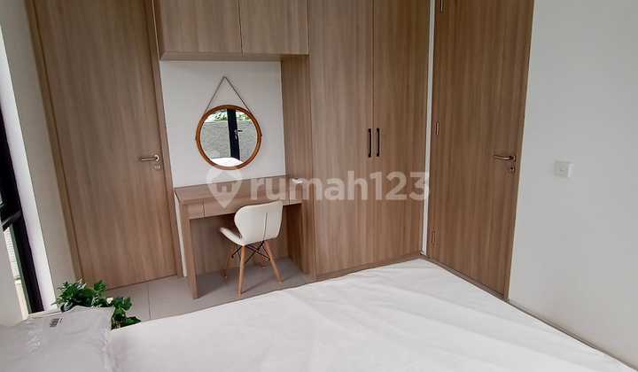 Rumah Murah Mewah 3 lantai di bintaro