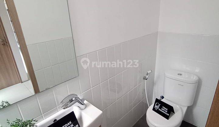 Rumah Murah Mewah 3 lantai di bintaro