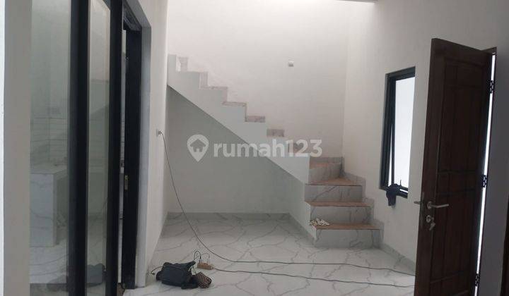 Rumah Cantik Medern Dekat Stasiun Lenteng Agung 2