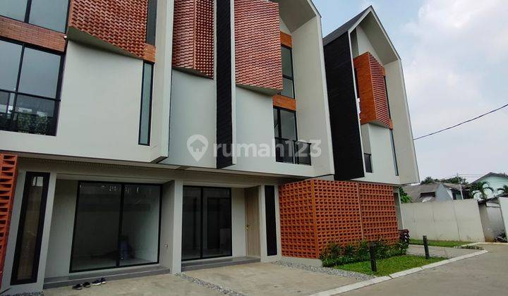 Rumah 2 lantai desain scandinavian strategis di Bintaro  1