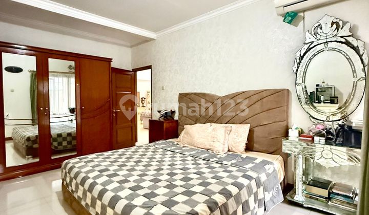 Rumah Klasik Bintaro Sektor 3 | Halaman Luas & Kolam Renang | Lokasi Premium 2