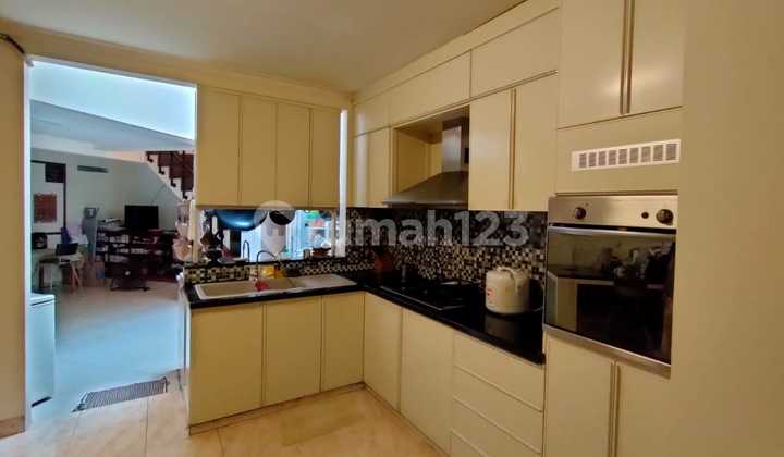 Rumah Bagus di Bali View, Cirendeu, Tangerang Selatan 2