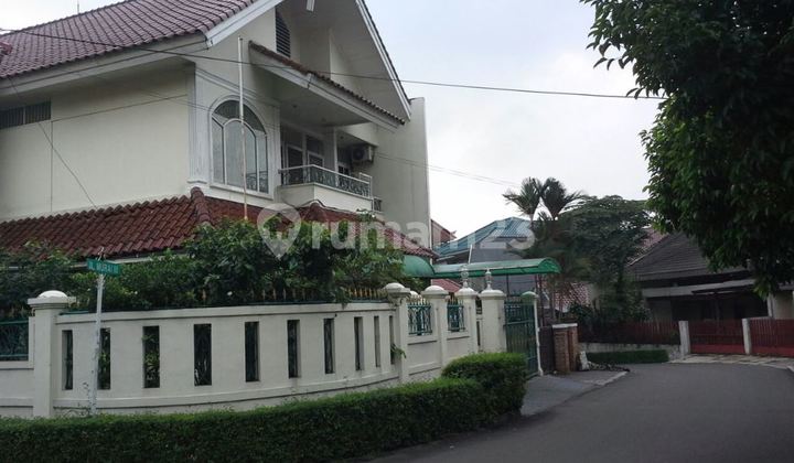 Rumah Hook di Bintaro Sektor 1 Siap Huni Rumah Hook di Bintaro Sektor 1 Siap Huni