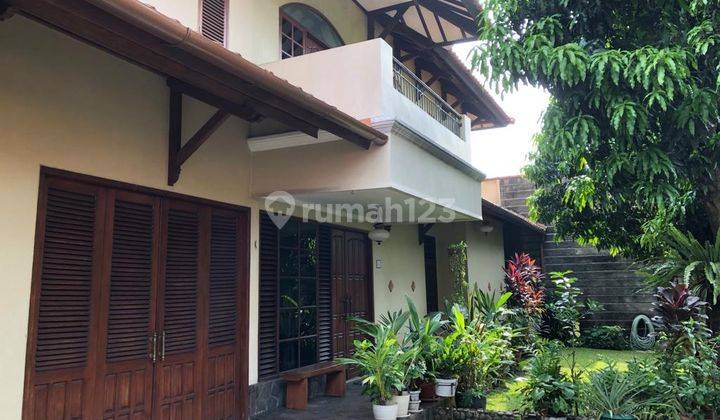 Rumah Siap Huni, Ada Kolam Renang Luas Dan Lokasi Bagus 2