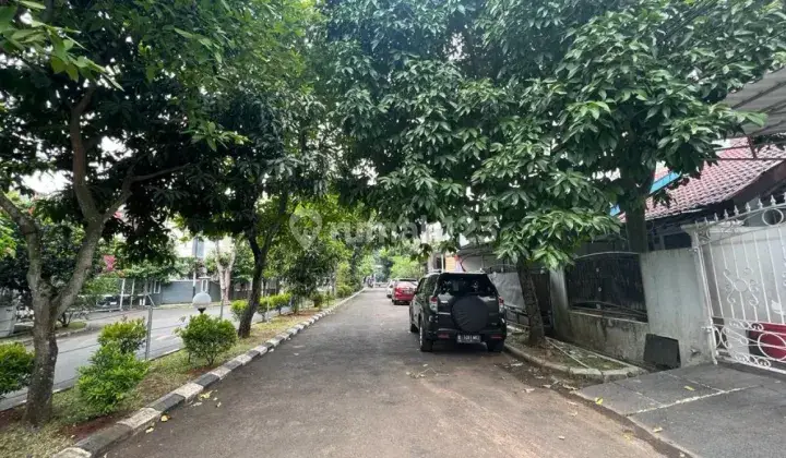 Rumah di Gardenia Loka, Graha Raya 1