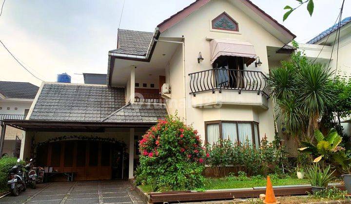 Rumah di Kompleks Warga Indah Dengan Kolam Renang 2