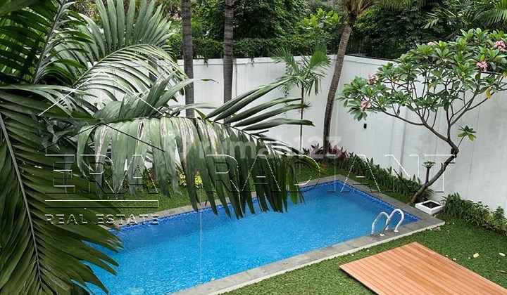 Rumah 2 Lantai Bagus di Kemang Selatan, Jakarta Selatan Rumah 2 Lantai Bagus di Kemang Selatan, Jakarta Selatan