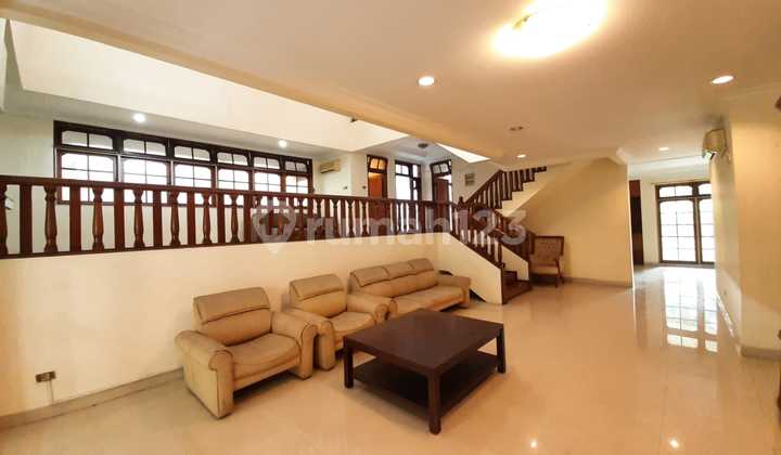 6. Dijual Rumah Layak Huni di Jalan Duta Permai Pondok Indah