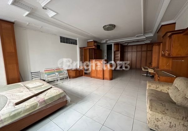 Cheap 3-Story Shop House For Rent In Coyudan, Serengan, Solo 2