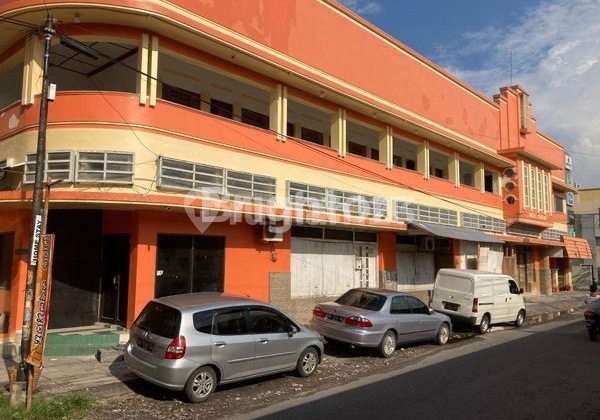 Strategic Cheap Hotel in Downtown Solo Banjarsari