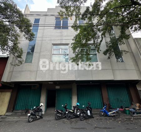 3-Story Shop House for Rent in Downtown Solo Jebres 3-Story Shop House for Rent in Downtown Solo Jebres