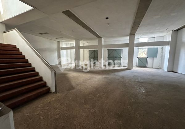 3-Story Shop House for Rent in Downtown Solo Jebres 2