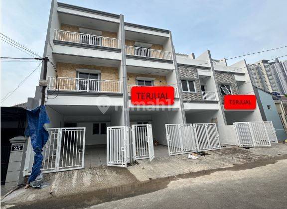 Rumah 3 Lantai SHM di Jalan Way Seputih, Jakarta Barat 1