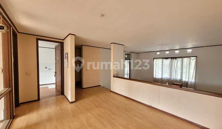 Rumah 2 Lantai Bagus di Setra Duta, Bandung