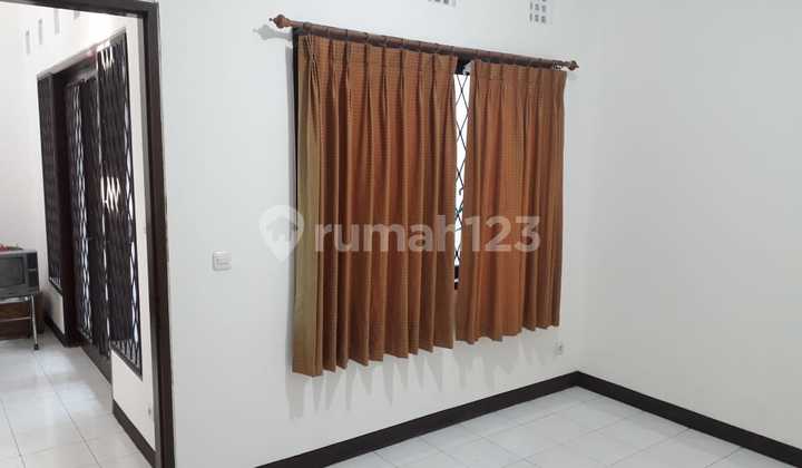 Rumah 2 Lantai Bagus di Setra Duta, Bandung 2