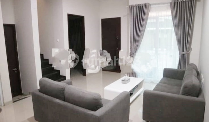 Rumah Bagus Semi Furnished Sayap Setra Duta, Bandung 1