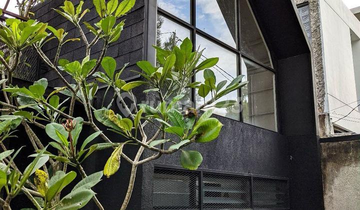 Rumah Industrial Minimalis di Gegerkalong SHM