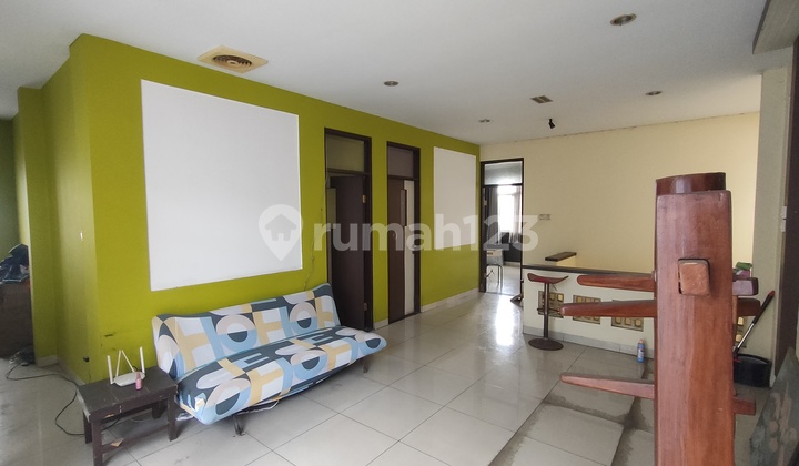 Two-Story House on Jl. Cigadung Raya Timur, Cigadung, Cibeunying Kaler Sub-District, Bandung City, West Java, with SHM (Freehold Certificate) 2