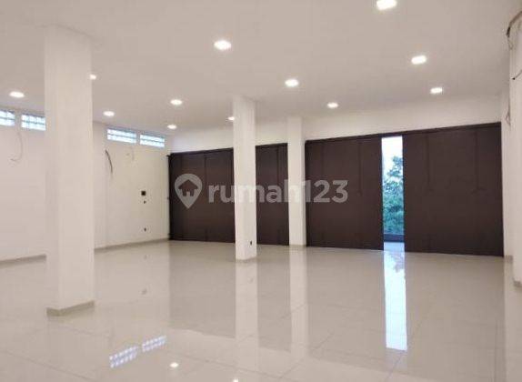 JUAL GEDUNG 3 Lantai UNTUK USAHA & Kantor di Mainroad Sumbersari SHM 2