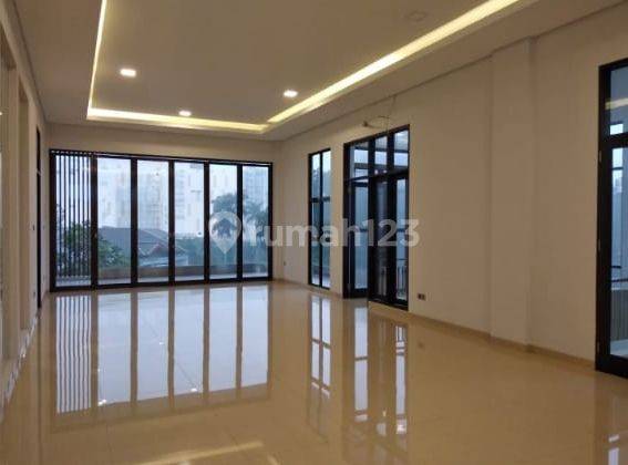 JUAL GEDUNG 3 Lantai UNTUK USAHA & Kantor di Mainroad Sumbersari SHM 1