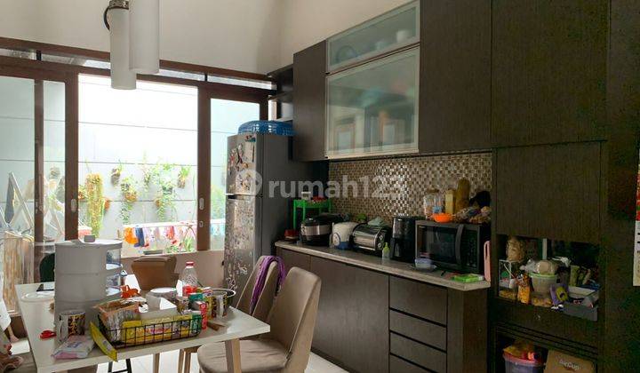 Rumah Lux di Taman Holis Indah 2, 2 Lantai SHM Bagus Timur 2