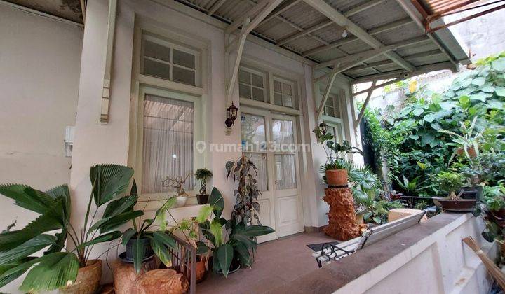 Rumah di Mainroad Cihampelas SHM Timur Butuh Renovasi 1