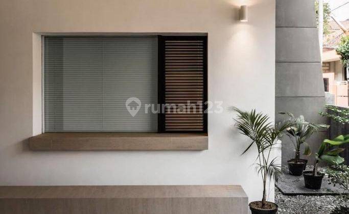 Rumah Bagus di Jl.Karasak Moch toha 2 Lantai SHM Timur 1