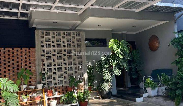 Rumah Bagus di Komplek Setramurni Bandung 2 Lantai SHM Timur 1