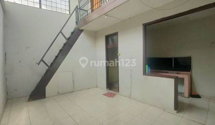 Rumah di Komplek Rajawali Sakti 2 Lantai SHM Selatan 2