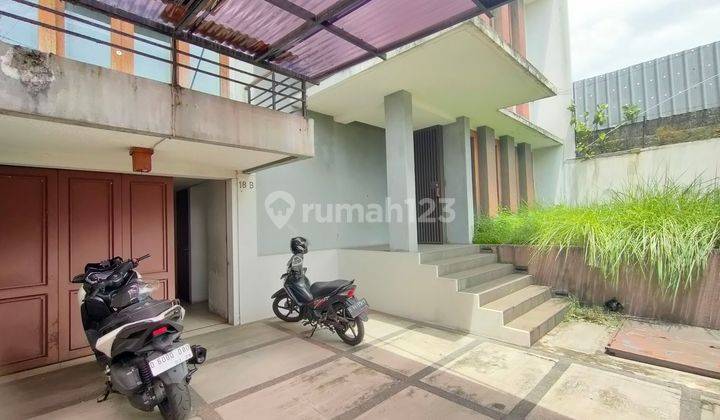 Rumah 2 Lantai di JL.Djunjunan Dalam Sayap Pasteur SHM Bagus Timur 1