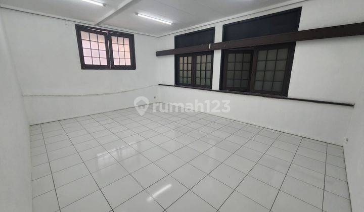 Ruang Usaha di Mainroad Surya Sumantri 758 m SHM Bagus 2