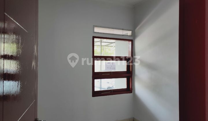 kamar tidur rumah bagus di komplek buana