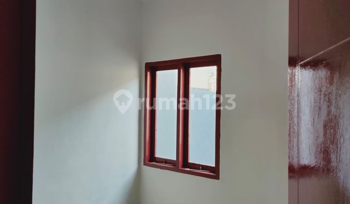 kamar tidur rumah bagus di komplek buana